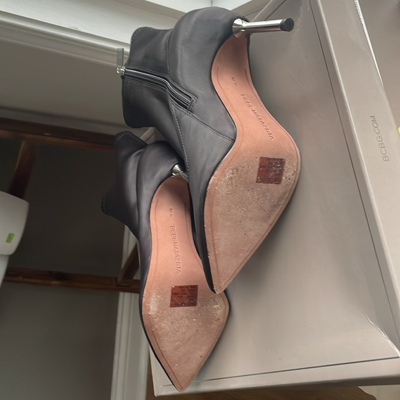 BCBGMAXAZRIA Women’s Black Stretch Satin Jolie Boot
PRE~LOVED EXCELLENT COND!! - Picture 4 of 8